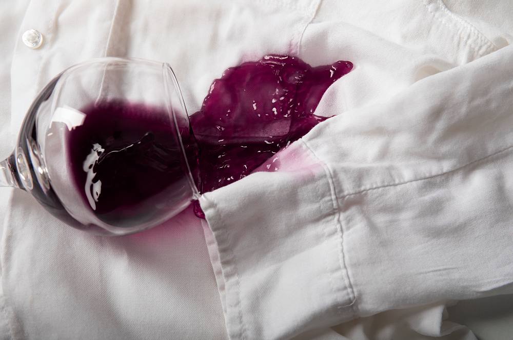 Novinha em Folha: Como Tirar Mancha de Vinho Tinto de Roupa Branca
