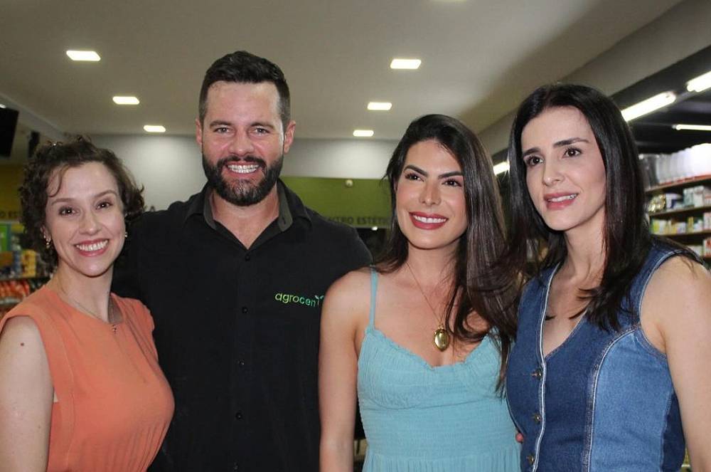 Comemoração especial: Camila Cenci celebra o sucesso de 30 anos da Agropecuária e Petshop Agrocen, da sua família