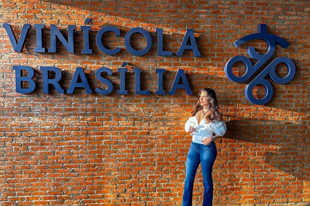 Camila Cenci aproveita noite com família e amigos no Sunset na Vinícola Brasília