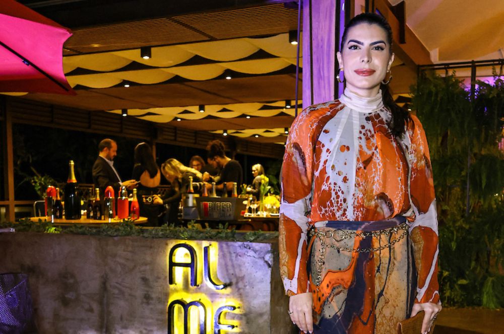 Enóloga e empresária Lara Torres convida Camila Cenci para evento da Piper Heidsieck